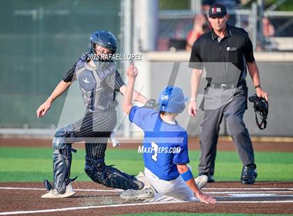 Thumbnail 2 in Hendrickson vs. Barbers Hill (UIL 5A D1 Baseball Regional Semis) photogallery.