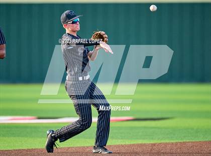 Thumbnail 2 in Hendrickson vs. Barbers Hill (UIL 5A D1 Baseball Regional Semis) photogallery.