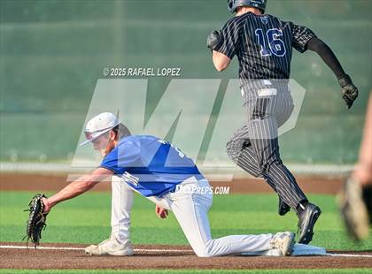 Thumbnail 3 in Hendrickson vs. Barbers Hill (UIL 5A D1 Baseball Regional Semis) photogallery.