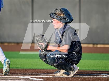 Thumbnail 1 in Hendrickson vs. Barbers Hill (UIL 5A D1 Baseball Regional Semis) photogallery.