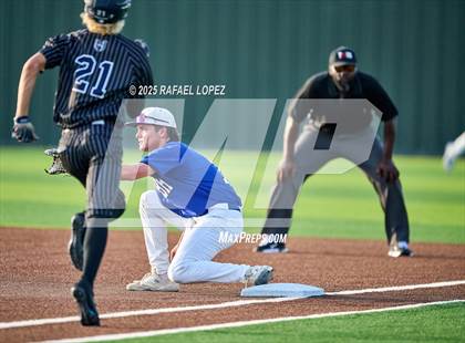 Thumbnail 3 in Hendrickson vs. Barbers Hill (UIL 5A D1 Baseball Regional Semis) photogallery.