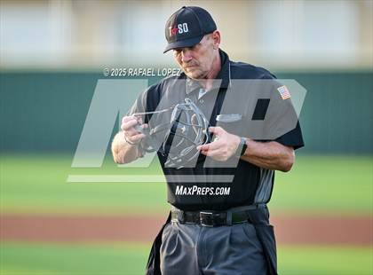 Thumbnail 2 in Hendrickson vs. Barbers Hill (UIL 5A D1 Baseball Regional Semis) photogallery.