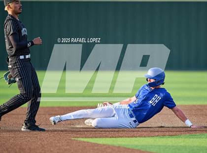 Thumbnail 3 in Hendrickson vs. Barbers Hill (UIL 5A D1 Baseball Regional Semis) photogallery.
