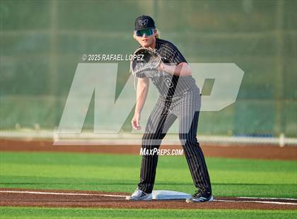 Thumbnail 1 in Hendrickson vs. Barbers Hill (UIL 5A D1 Baseball Regional Semis) photogallery.
