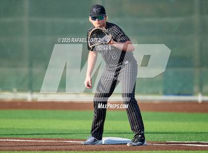 Thumbnail 2 in Hendrickson vs. Barbers Hill (UIL 5A D1 Baseball Regional Semis) photogallery.