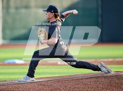 Thumbnail 2 in Hendrickson vs. Barbers Hill (UIL 5A D1 Baseball Regional Semis) photogallery.