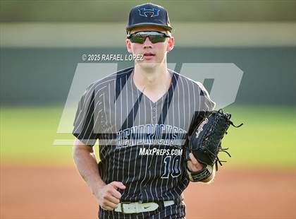 Thumbnail 2 in Hendrickson vs. Barbers Hill (UIL 5A D1 Baseball Regional Semis) photogallery.