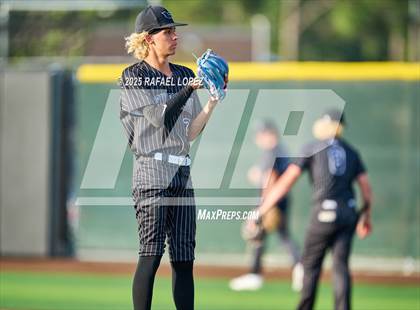 Thumbnail 1 in Hendrickson vs. Barbers Hill (UIL 5A D1 Baseball Regional Semis) photogallery.