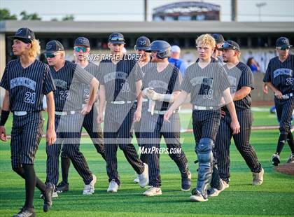 Thumbnail 3 in Hendrickson vs. Barbers Hill (UIL 5A D1 Baseball Regional Semis) photogallery.