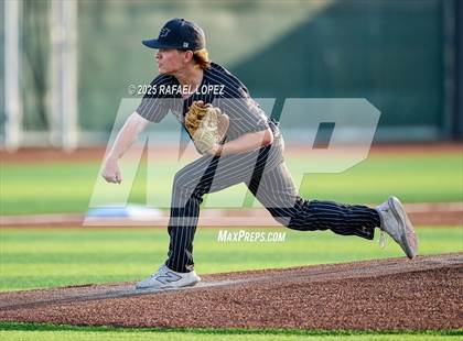 Thumbnail 3 in Hendrickson vs. Barbers Hill (UIL 5A D1 Baseball Regional Semis) photogallery.