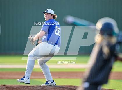 Thumbnail 1 in Hendrickson vs. Barbers Hill (UIL 5A D1 Baseball Regional Semis) photogallery.