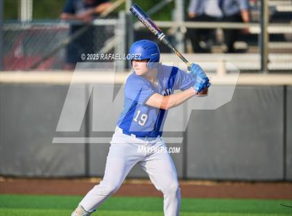 Thumbnail 3 in Hendrickson vs. Barbers Hill (UIL 5A D1 Baseball Regional Semis) photogallery.