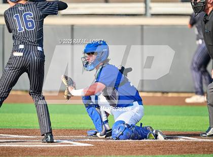 Thumbnail 2 in Hendrickson vs. Barbers Hill (UIL 5A D1 Baseball Regional Semis) photogallery.