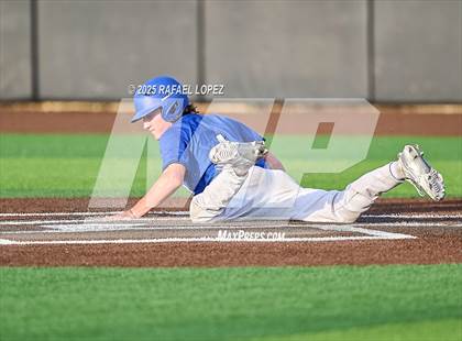 Thumbnail 1 in Hendrickson vs. Barbers Hill (UIL 5A D1 Baseball Regional Semis) photogallery.