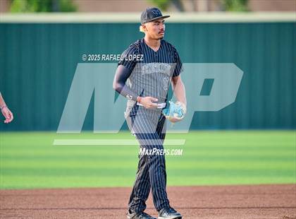 Thumbnail 3 in Hendrickson vs. Barbers Hill (UIL 5A D1 Baseball Regional Semis) photogallery.