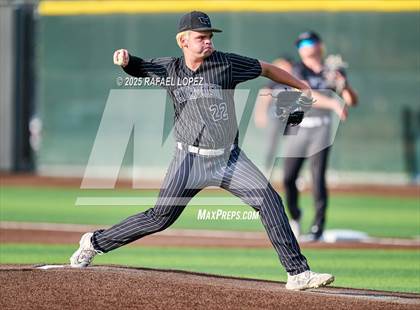 Thumbnail 1 in Hendrickson vs. Barbers Hill (UIL 5A D1 Baseball Regional Semis) photogallery.