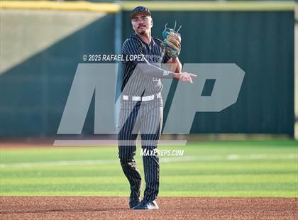 Thumbnail 1 in Hendrickson vs. Barbers Hill (UIL 5A D1 Baseball Regional Semis) photogallery.