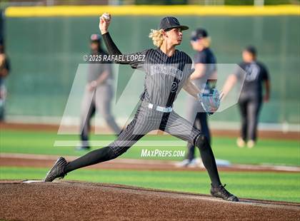 Thumbnail 3 in Hendrickson vs. Barbers Hill (UIL 5A D1 Baseball Regional Semis) photogallery.