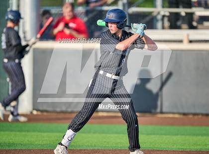 Thumbnail 1 in Hendrickson vs. Barbers Hill (UIL 5A D1 Baseball Regional Semis) photogallery.