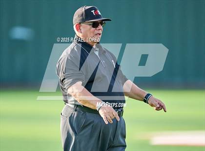 Thumbnail 1 in Hendrickson vs. Barbers Hill (UIL 5A D1 Baseball Regional Semis) photogallery.