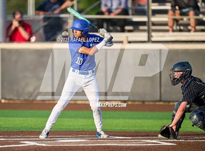 Thumbnail 2 in Hendrickson vs. Barbers Hill (UIL 5A D1 Baseball Regional Semis) photogallery.
