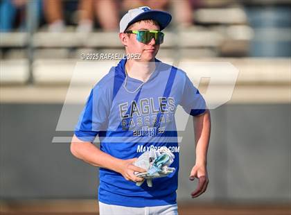 Thumbnail 1 in Hendrickson vs. Barbers Hill (UIL 5A D1 Baseball Regional Semis) photogallery.