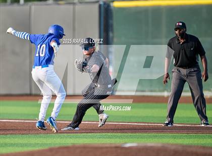 Thumbnail 3 in Hendrickson vs. Barbers Hill (UIL 5A D1 Baseball Regional Semis) photogallery.