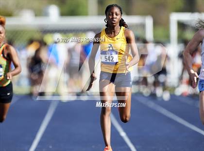 Thumbnail 2 in Bob Hayes Invitational (100m) photogallery.