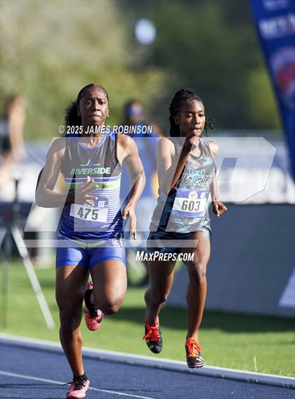 Thumbnail 3 in Bob Hayes Invitational (100m) photogallery.
