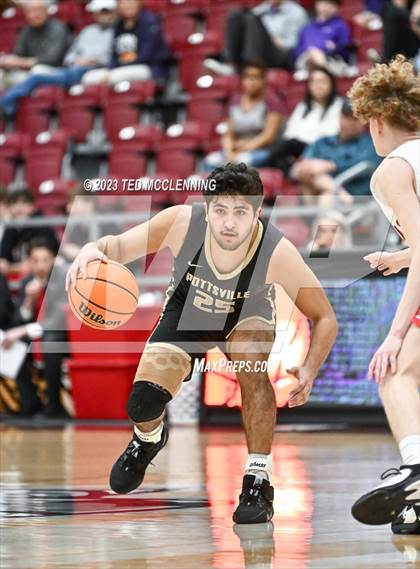 Thumbnail 3 in Farmington vs Pottsville (AAA 4A-North Regional first round) photogallery.