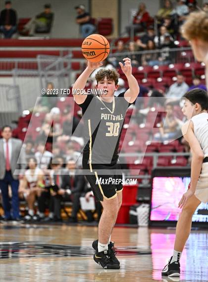 Thumbnail 3 in Farmington vs Pottsville (AAA 4A-North Regional first round) photogallery.