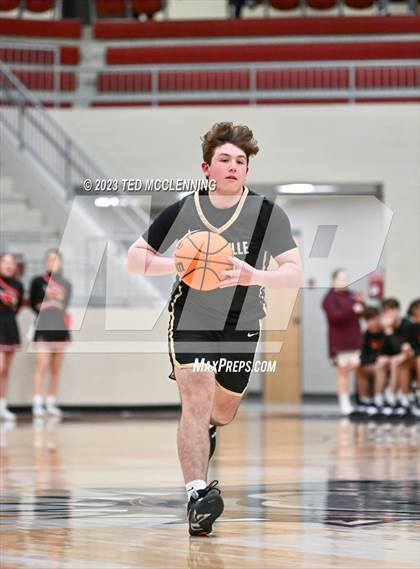 Thumbnail 3 in Farmington vs Pottsville (AAA 4A-North Regional first round) photogallery.