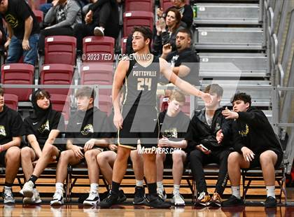 Thumbnail 1 in Farmington vs Pottsville (AAA 4A-North Regional first round) photogallery.