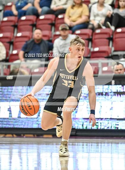 Thumbnail 3 in Farmington vs Pottsville (AAA 4A-North Regional first round) photogallery.