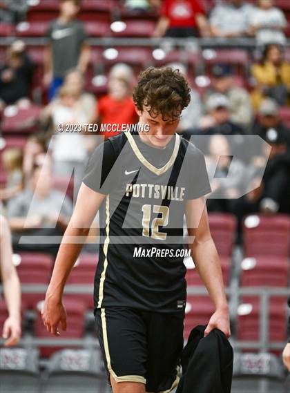 Thumbnail 3 in Farmington vs Pottsville (AAA 4A-North Regional first round) photogallery.