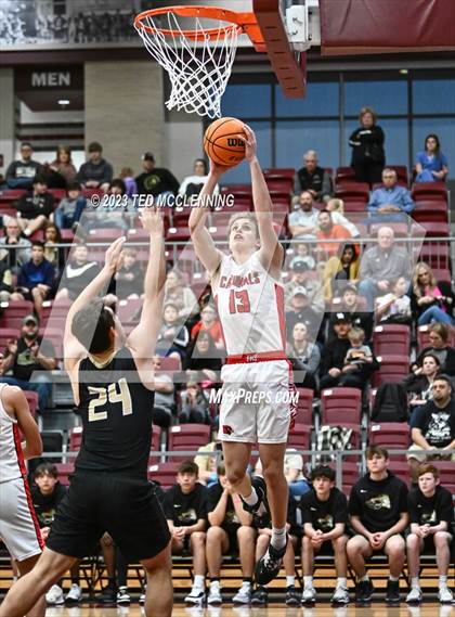 Thumbnail 1 in Farmington vs Pottsville (AAA 4A-North Regional first round) photogallery.