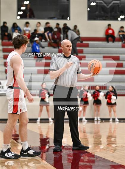 Thumbnail 1 in Farmington vs Pottsville (AAA 4A-North Regional first round) photogallery.