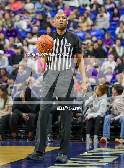 Thumbnail 2 in Nocona vs. San Saba (UIL 2A Basketball Division I Final) photogallery.