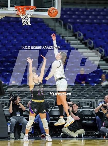 Thumbnail 1 in Nocona vs. San Saba (UIL 2A Basketball Division I Final) photogallery.