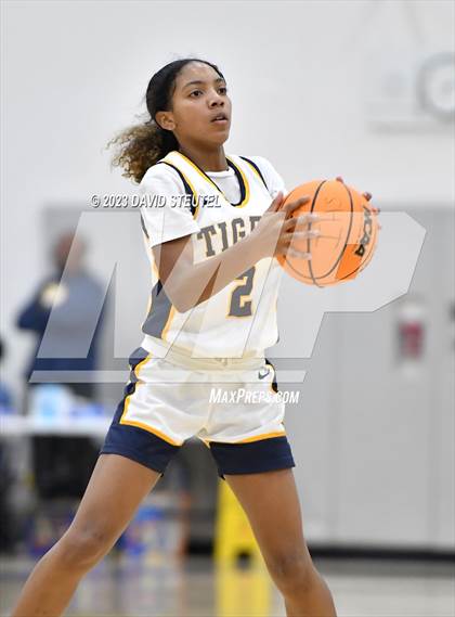 Thumbnail 1 in River City @ Inderkum photogallery.