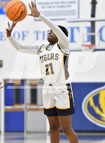 Thumbnail 2 in River City @ Inderkum photogallery.