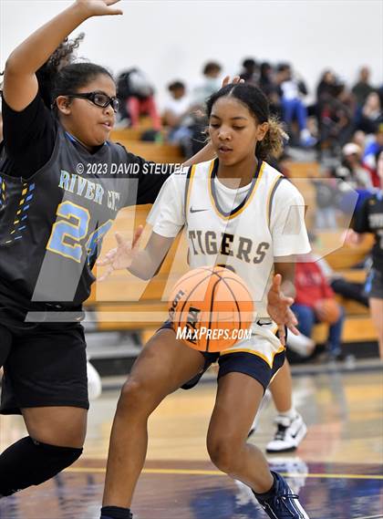 Thumbnail 1 in River City @ Inderkum photogallery.