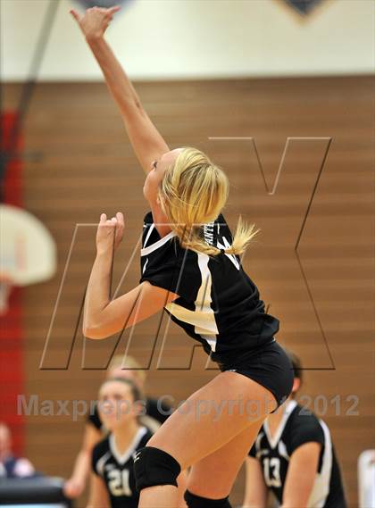 Thumbnail 1 in Bishop Shanahan vs. Strath Haven (PIAA Class AAA 1st Round) photogallery.