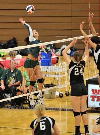 Thumbnail 2 in Bishop Shanahan vs. Strath Haven (PIAA Class AAA 1st Round) photogallery.