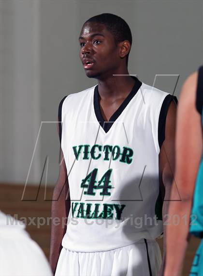 Thumbnail 3 in Malibu vs Victor Valley (MaxPreps Holiday Classic) photogallery.
