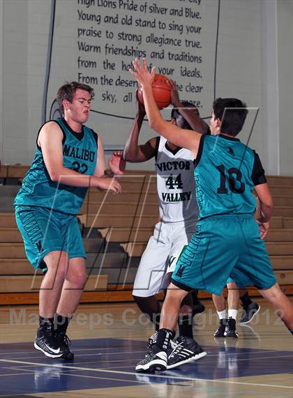 Thumbnail 2 in Malibu vs Victor Valley (MaxPreps Holiday Classic) photogallery.