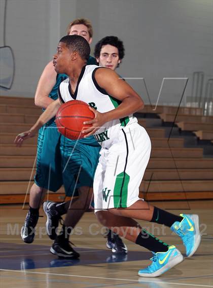 Thumbnail 3 in Malibu vs Victor Valley (MaxPreps Holiday Classic) photogallery.