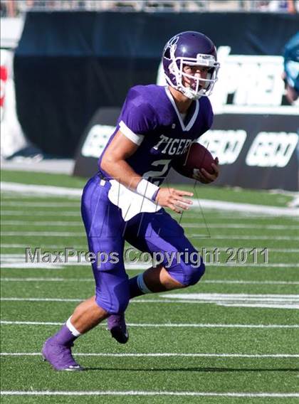 Thumbnail 3 in Oscar Smith vs. Pickerington Central (Kirk Herbstreit National Kickoff Classic) photogallery.