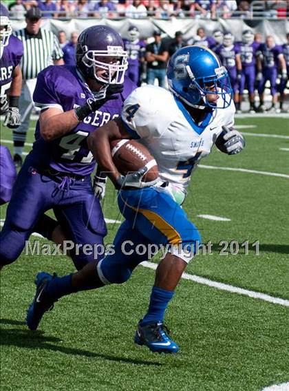 Thumbnail 2 in Oscar Smith vs. Pickerington Central (Kirk Herbstreit National Kickoff Classic) photogallery.