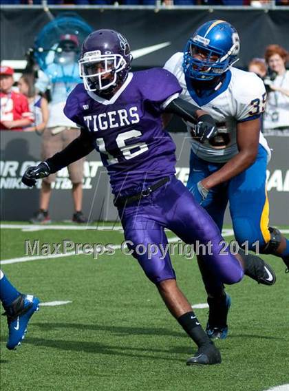 Thumbnail 2 in Oscar Smith vs. Pickerington Central (Kirk Herbstreit National Kickoff Classic) photogallery.